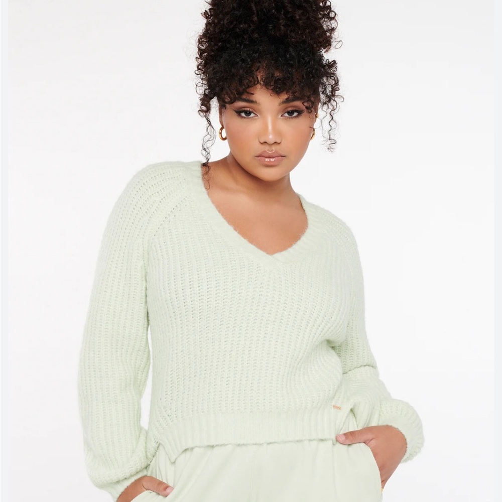 NEW Savage x Fenty Minty White Fuzz Fit Knit Socks & V-Neck Sweater Size XS